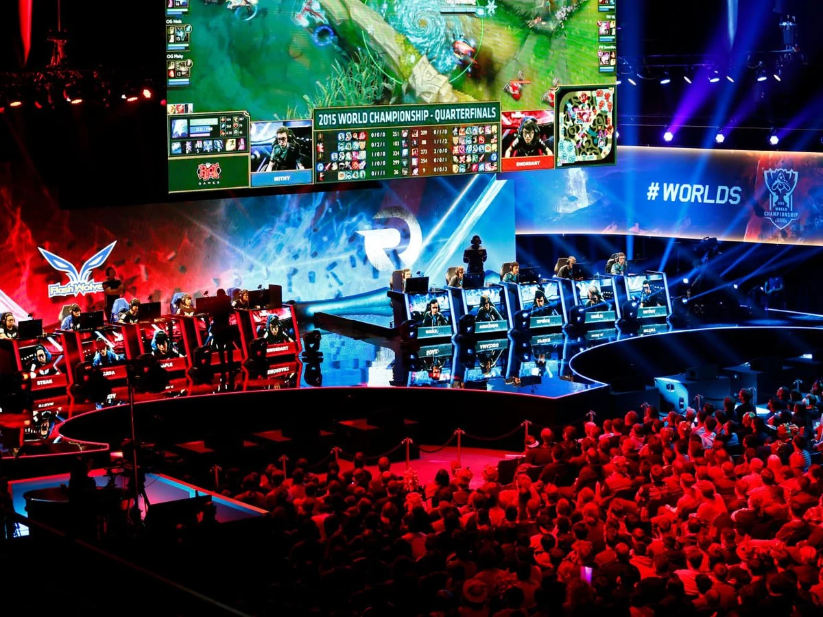 Kartu visual kategori esports pada lobi permainan MERDEKA138